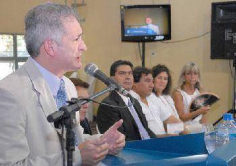 Seg�n el gobierno, el 80% de los docentes secundarios inici� las clases
