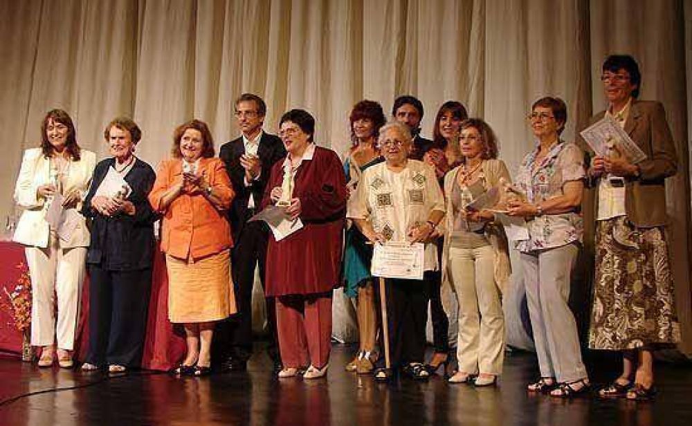 Nueve mujeres olavarrienses, premiadas por su compromiso