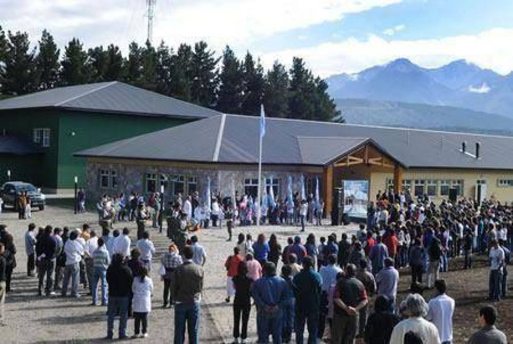 El gobernador habilit� desde Epuy�n el nuevo ciclo lectivo para el secundario