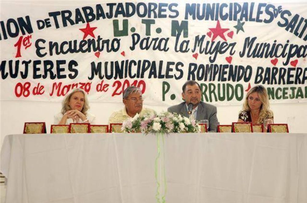 El Intendente Isa particip� del 1� Encuentro para la Mujer Municipal