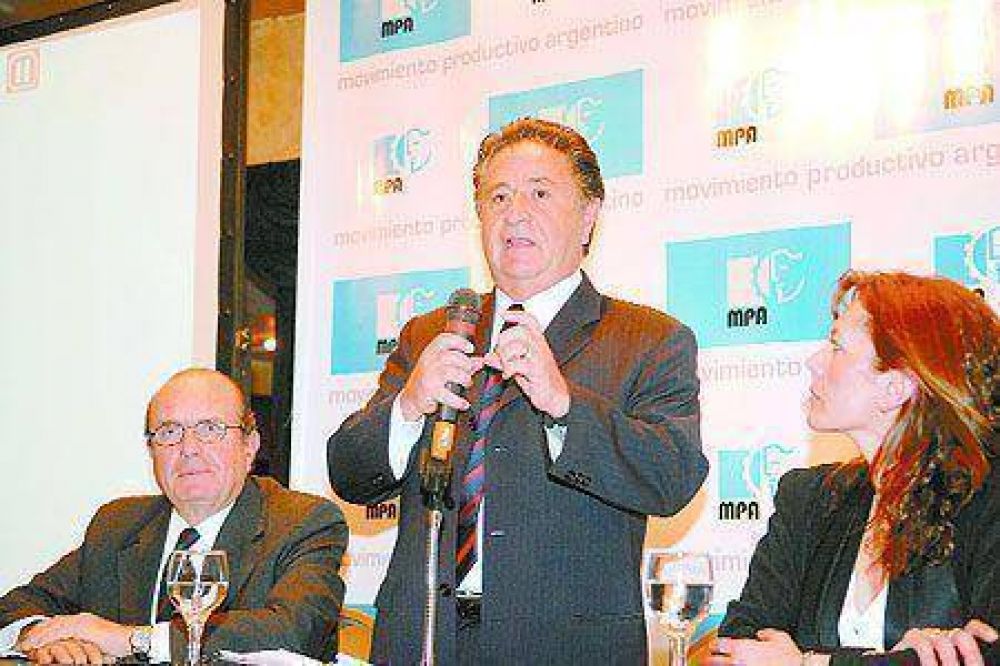 Duhalde, lanzado como candidato, busca adhesiones