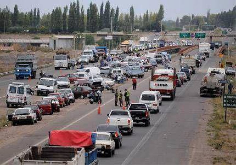 Finaliz� por hoy el corte en la Ruta 40 de los ex empleados de YPF