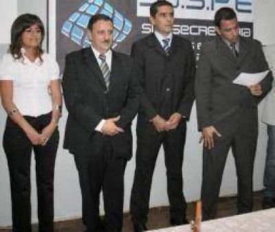 Al hacer jurar funcionarios, Quintela rememor� su paso por el menemismo