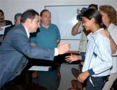 Con becas anuales de 900 pesos, busc�n erradicar el trabajo infantil