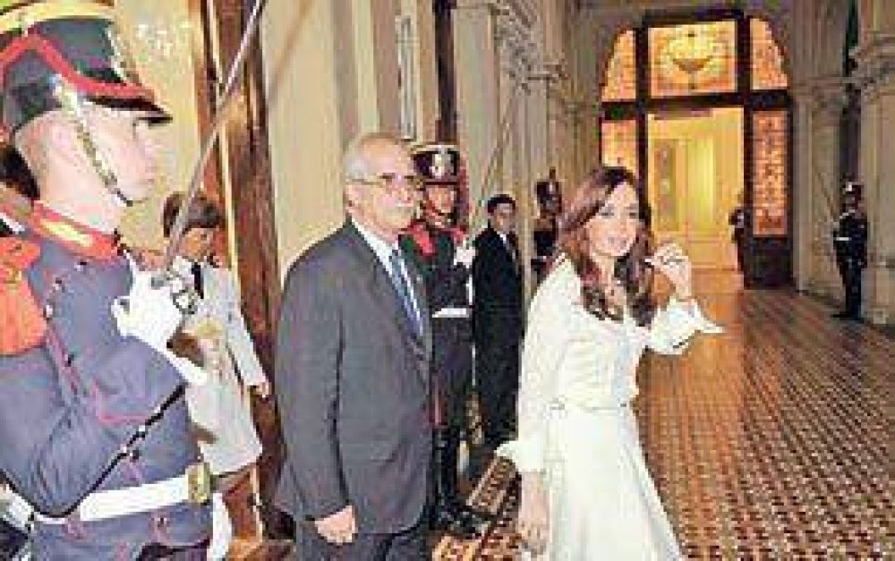 La Corte reclam� "mesura" y la Presidenta la cruz� con dureza 