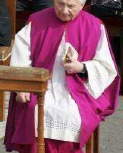 Georg Ratzinger reconoci� que abofete� a alumnos, pero neg� saber sobre abusos sexuales