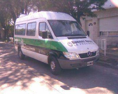 �Hace unos a�os hab�a s�lo una combi para Escuela Especiales, hoy contamos con tres unidades nuevas�