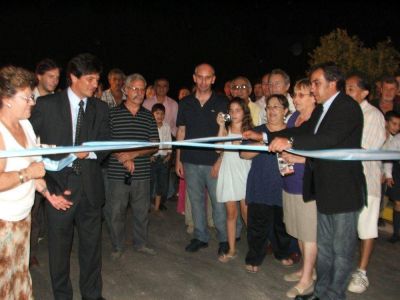 Escobar - Sandro Guzm�n inaugur� 9 cuadras de asfalto en Bel�n de Escobar