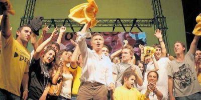 Mauricio Macri en la carrera presidencial: La juventud del Pro de Campana en importante Encuentro Nacional