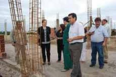 D�az Carre�o visit� la obra del nuevo hospital de Olta