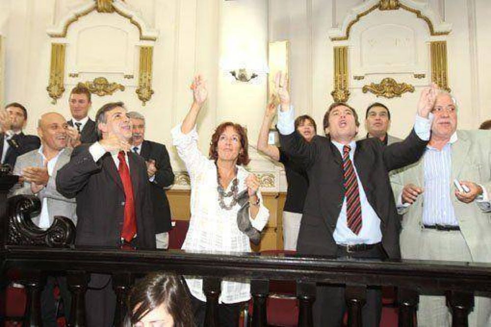 Apoyo conyugal de Schiaretti al estreno del "peronismo que viene"