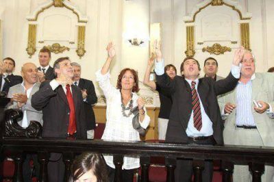 Apoyo conyugal de Schiaretti al estreno del "peronismo que viene"