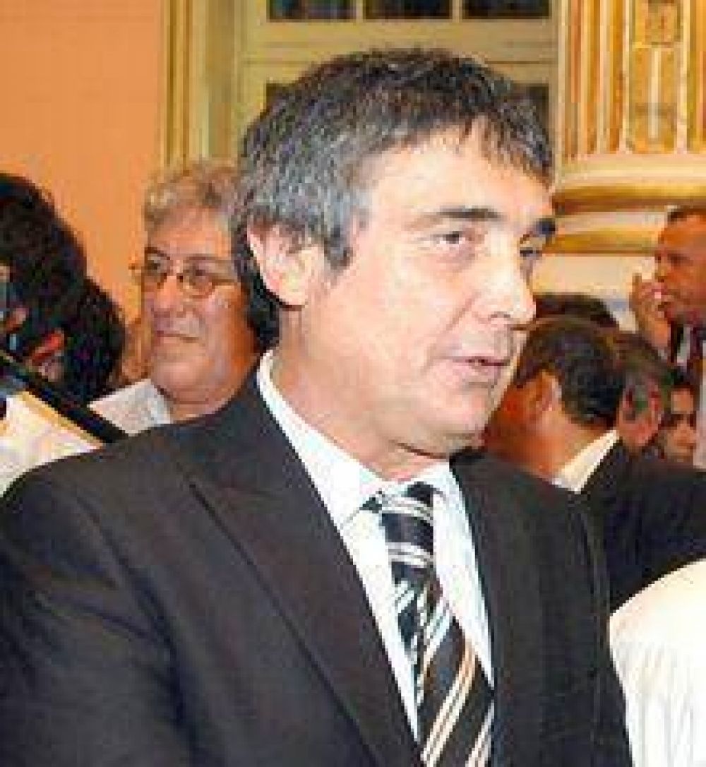 Tironeos entre peronistas y radicales por la emisi�n de bonos 