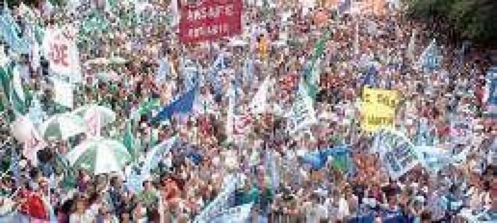  La huelga estatal se profundiza y pone al l�mite el sistema de salud