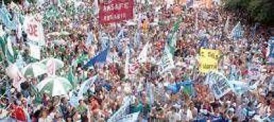  La huelga estatal se profundiza y pone al l�mite el sistema de salud