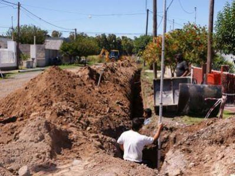 Obra de desag�es cloacales en Villa Piazza Centro
