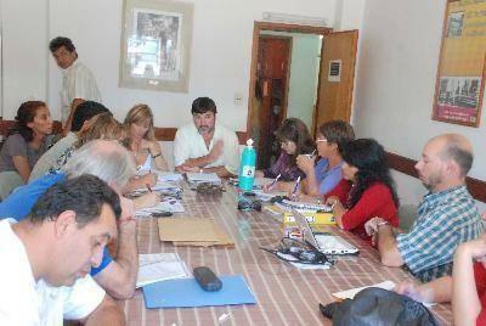  Unter pide que no haya cortes de servicios a estatales
