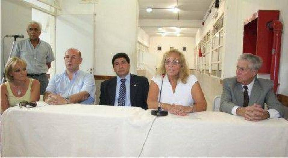 La carrera tiene un t�tulo oficial La Intendente Giroldi realiz� la apertura del ciclo lectivo de la Tecnicatura en Enfermer�a