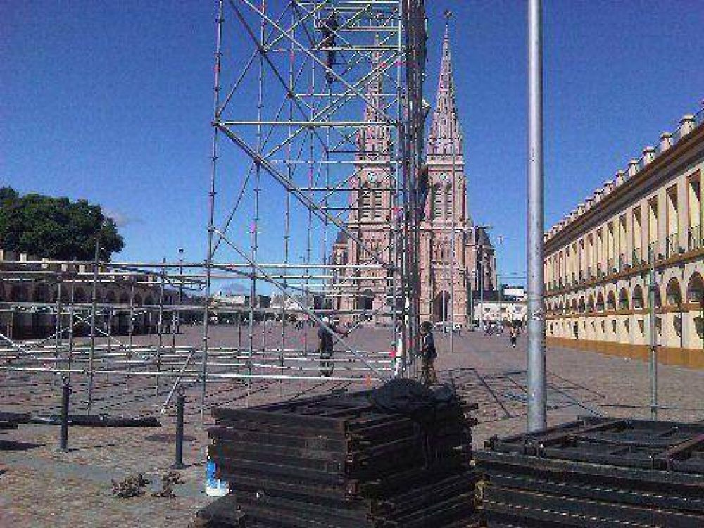 Comenzaron a armar el escenario para el Encuentro de la Fe y la Historia