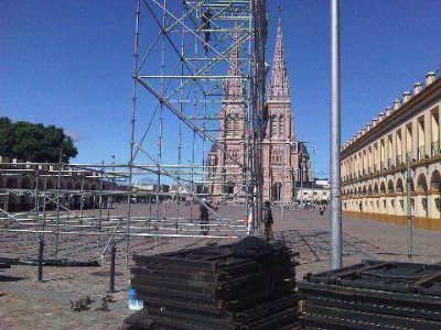Comenzaron a armar el escenario para el Encuentro de la Fe y la Historia