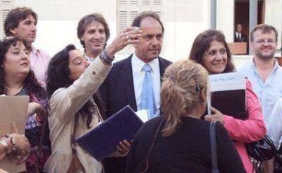 Provincia volvi� a extender los plazos para responder el pedido  Foros: "Si en una semana no aparecen los nuevos polic�as, lleg� la hora del escrache p�blico"