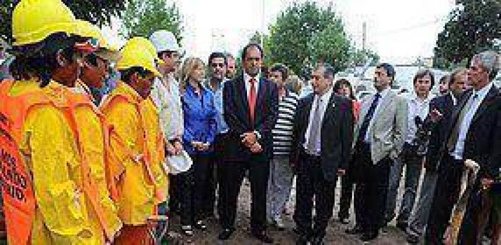 SAN VICENTE | VISITA Y APOYO Scioli volvi� a respaldar al Gobierno desde San Vicente