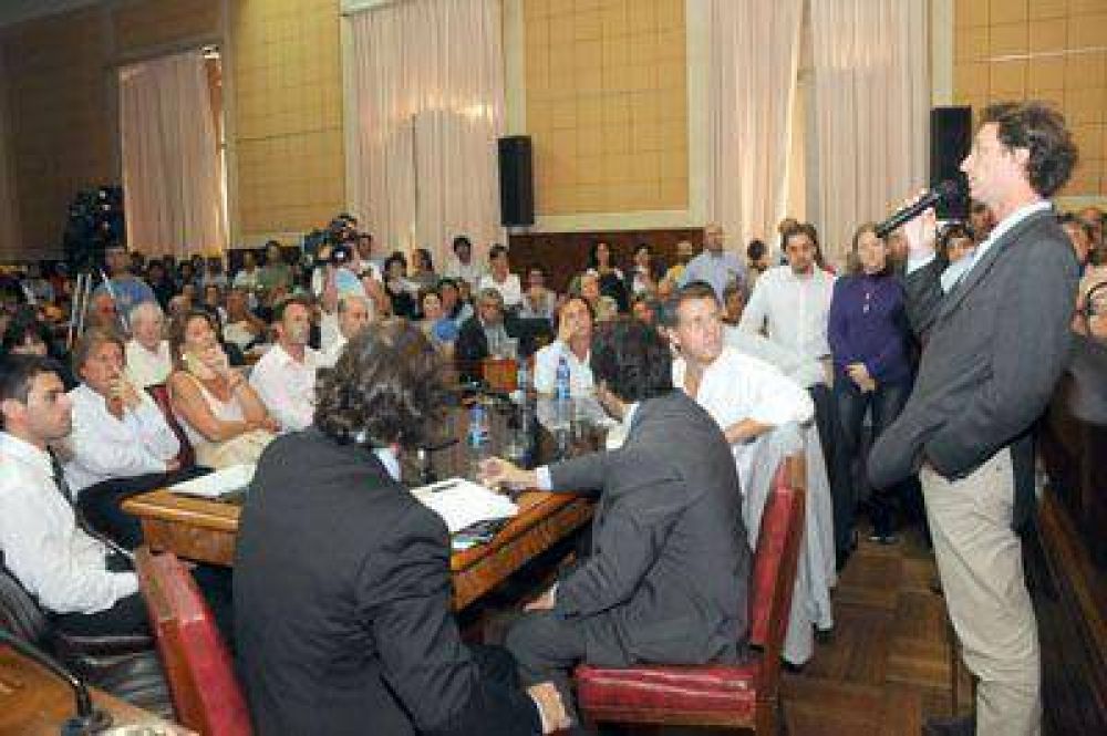 Presentaron p�blicamente las tres propuestas para la vieja terminal