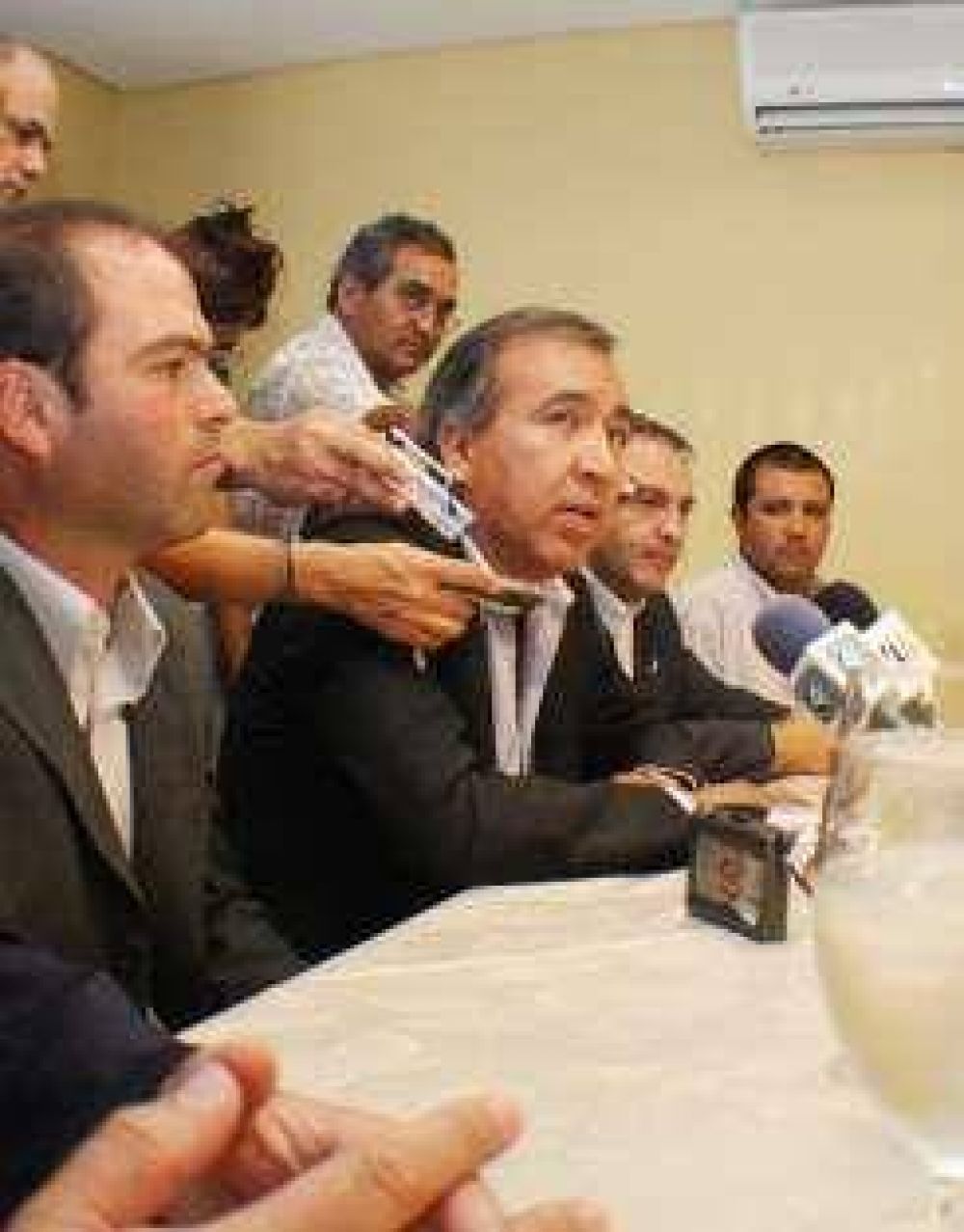 Para Mendoza la pol�mica fue un invento medi�tico, para Elizondo no