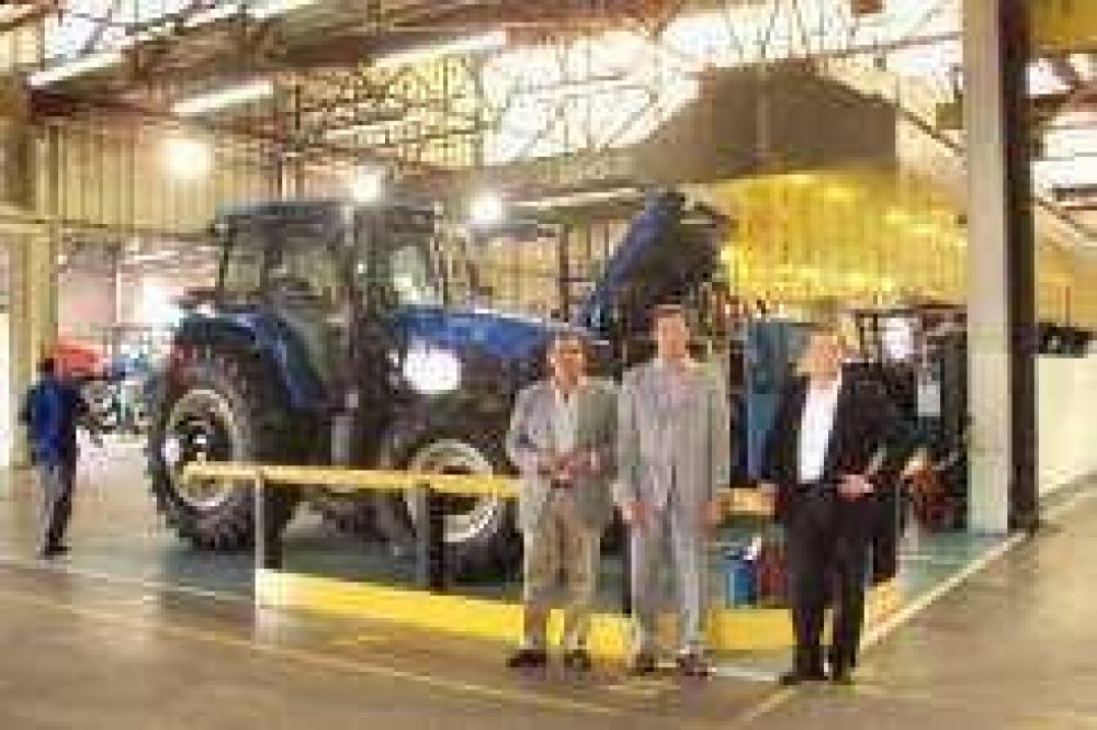 U�ac, tras una f�brica de tractores para Pocito