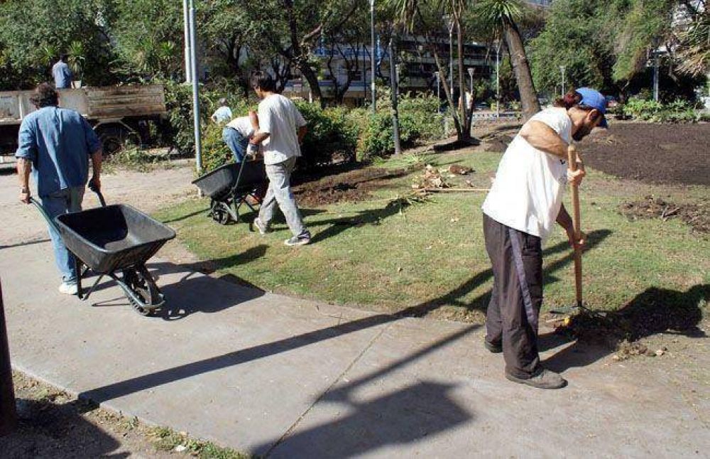 Se trabaja para mejorar 30 plazas de la ciudad