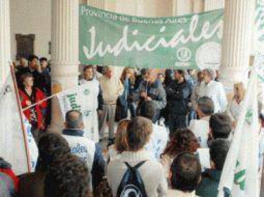 Judiciales aceptaron con reservas aumento del 20%