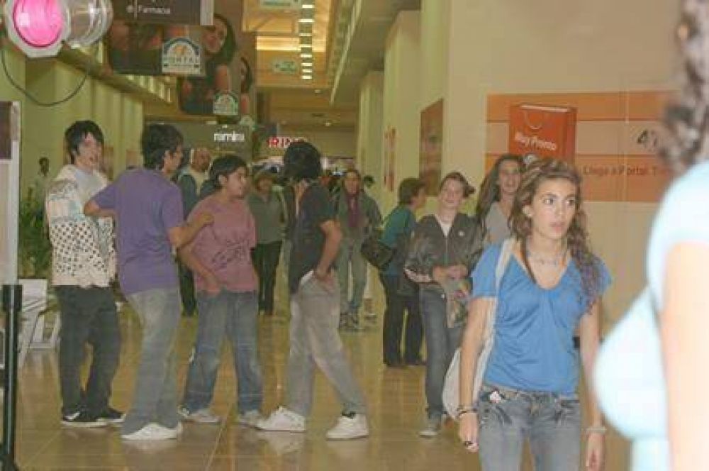 Multitudinaria inauguracin del Shopping Portal Trelew