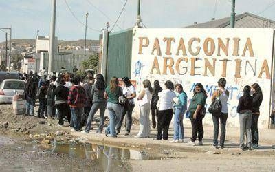 Ayer tambi�n fue un d�a de largas colas en la terminal de Patagonia
