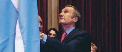 Preocupado por el contexto pol�tico, Reutemann se prepara para bajarse