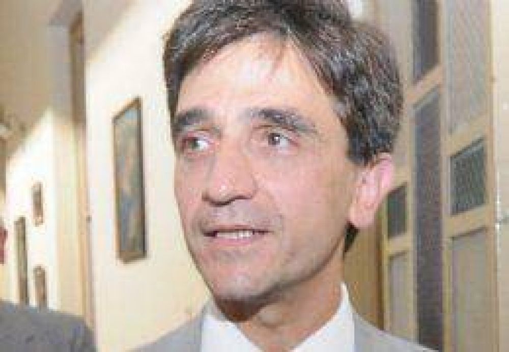 Un estudio retendr� a Alperovich durante otra semana en Buenos Aires