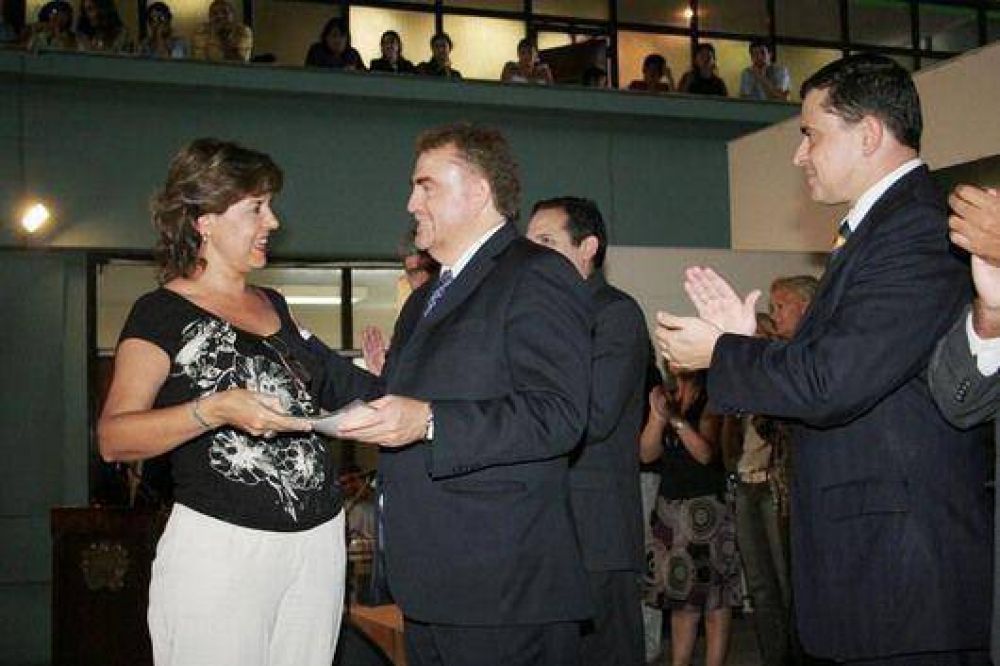 Distinguen a trabajadoras de la Municipalidad capitalina