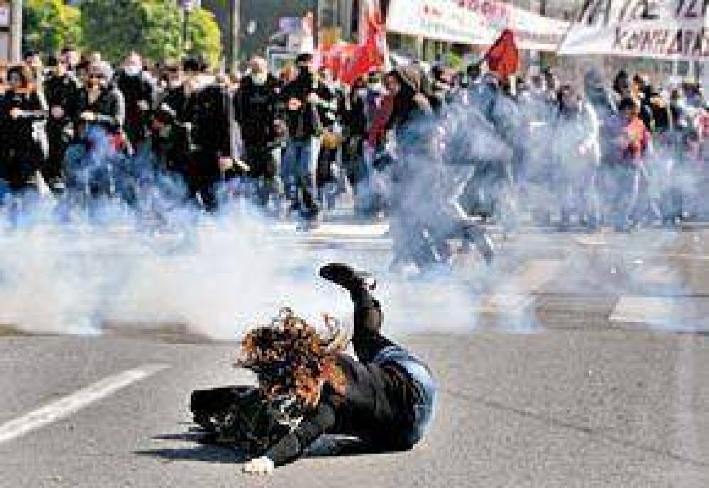 Europa negocia un plan de rescate para Grecia, pero no le dar�an plata
