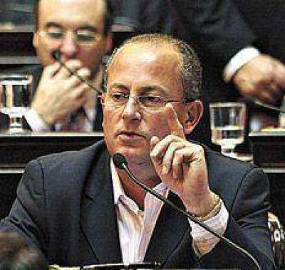 Los opositores no dejan de hablar