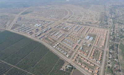 Aplazan la entrega de casas en Lomas de Taf�