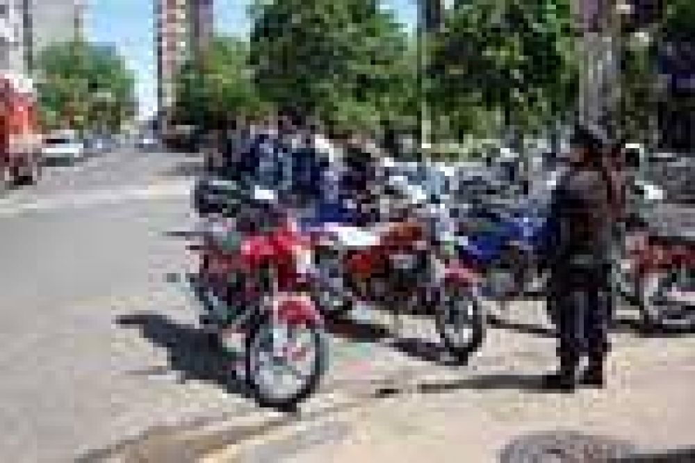 Entre los agravios de motociclistas y el respeto a la ordenanza
