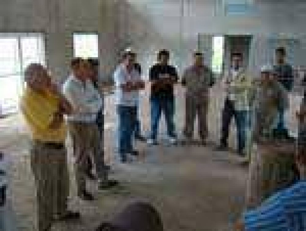 El intendente Marcelo Carignani recorri� los trabajos que se realizan en el Centro Integral Comunitario (CIC).