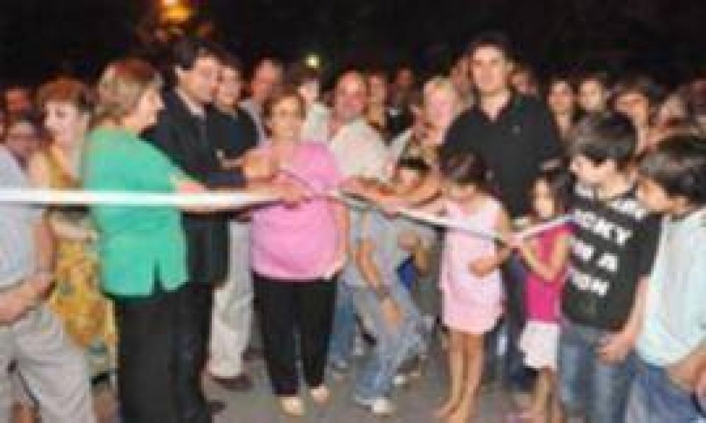 Pitelli inaugur� obras de cloacas, pavimento y alumbrado p�blico