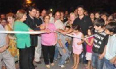 Pitelli inaugur� obras de cloacas, pavimento y alumbrado p�blico