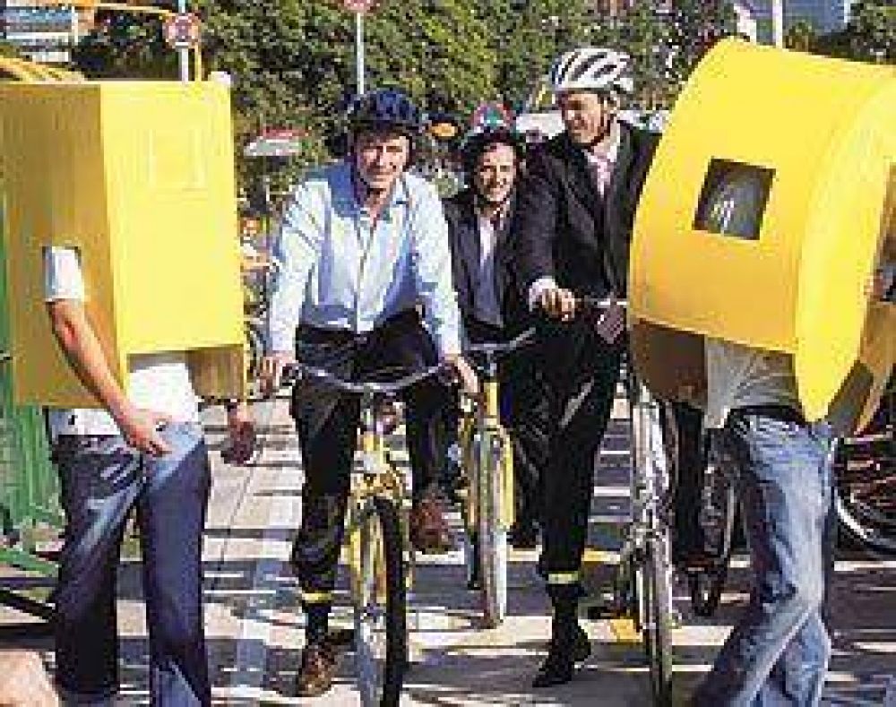 Macri avis� que ser� candidato y le hace un gui�o a Duhalde