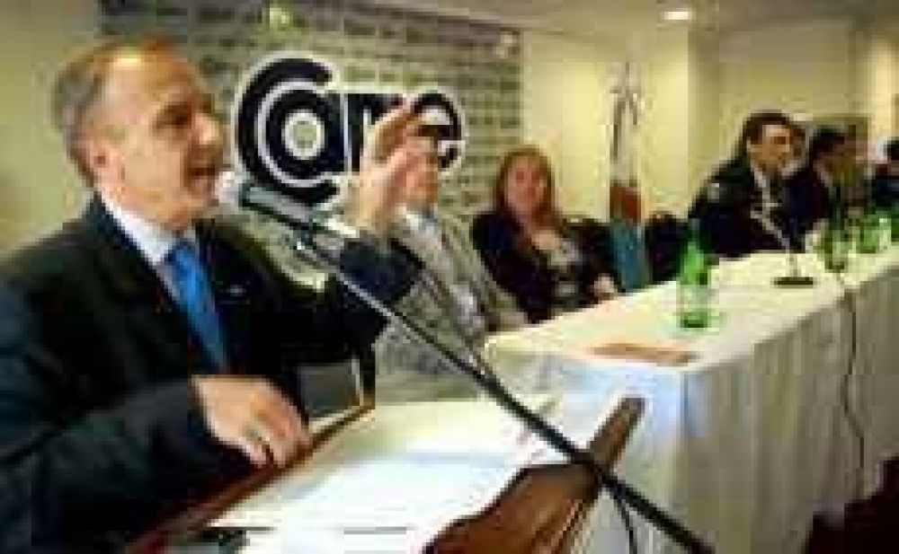 Comenz� a dictarse el seminario para las peque�as y medianas empresas