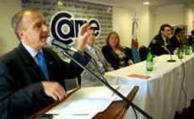 Comenz� a dictarse el seminario para las peque�as y medianas empresas