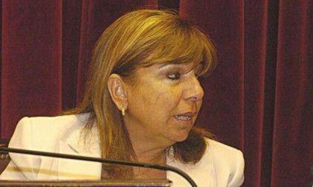 Latorre pide "pruebas" a los que la acusan de haber vendido el voto