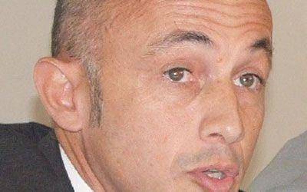 Cotillo pronuncia su mensaje en el Centro Cultural