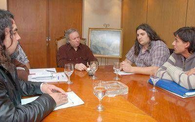 Gremios de empleados p�blicos esperan oferta salarial del gobierno de Santa Cruz