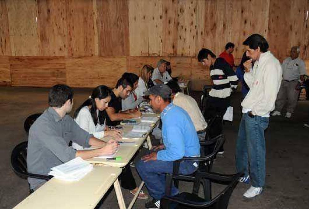 Malvinas Argentinas  Tarjetas para beneficiarios del Argentina Trabaja